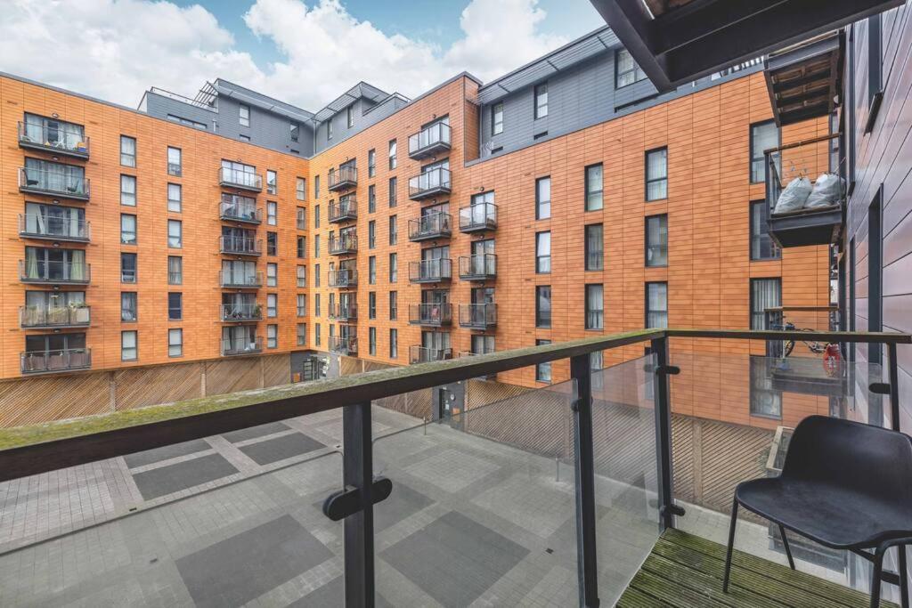 2 Bed At Slough Station & Parking - London In 20 Mins Apartment Ngoại thất bức ảnh