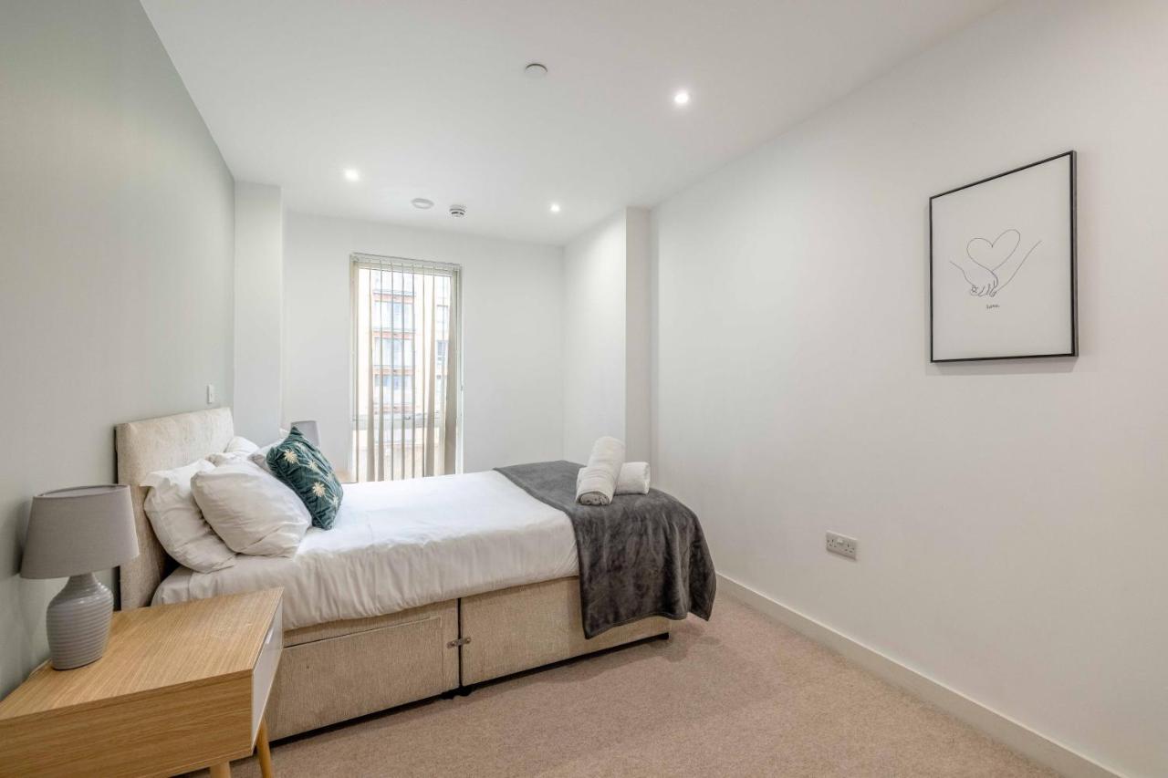 2 Bed At Slough Station & Parking - London In 20 Mins Apartment Ngoại thất bức ảnh