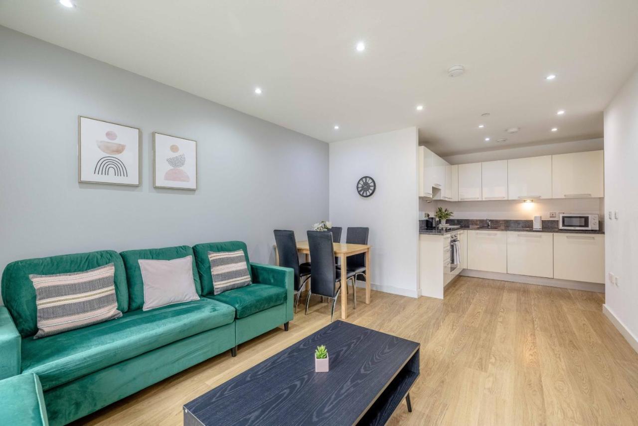 2 Bed At Slough Station & Parking - London In 20 Mins Apartment Ngoại thất bức ảnh