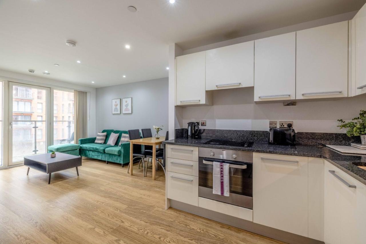 2 Bed At Slough Station & Parking - London In 20 Mins Apartment Ngoại thất bức ảnh