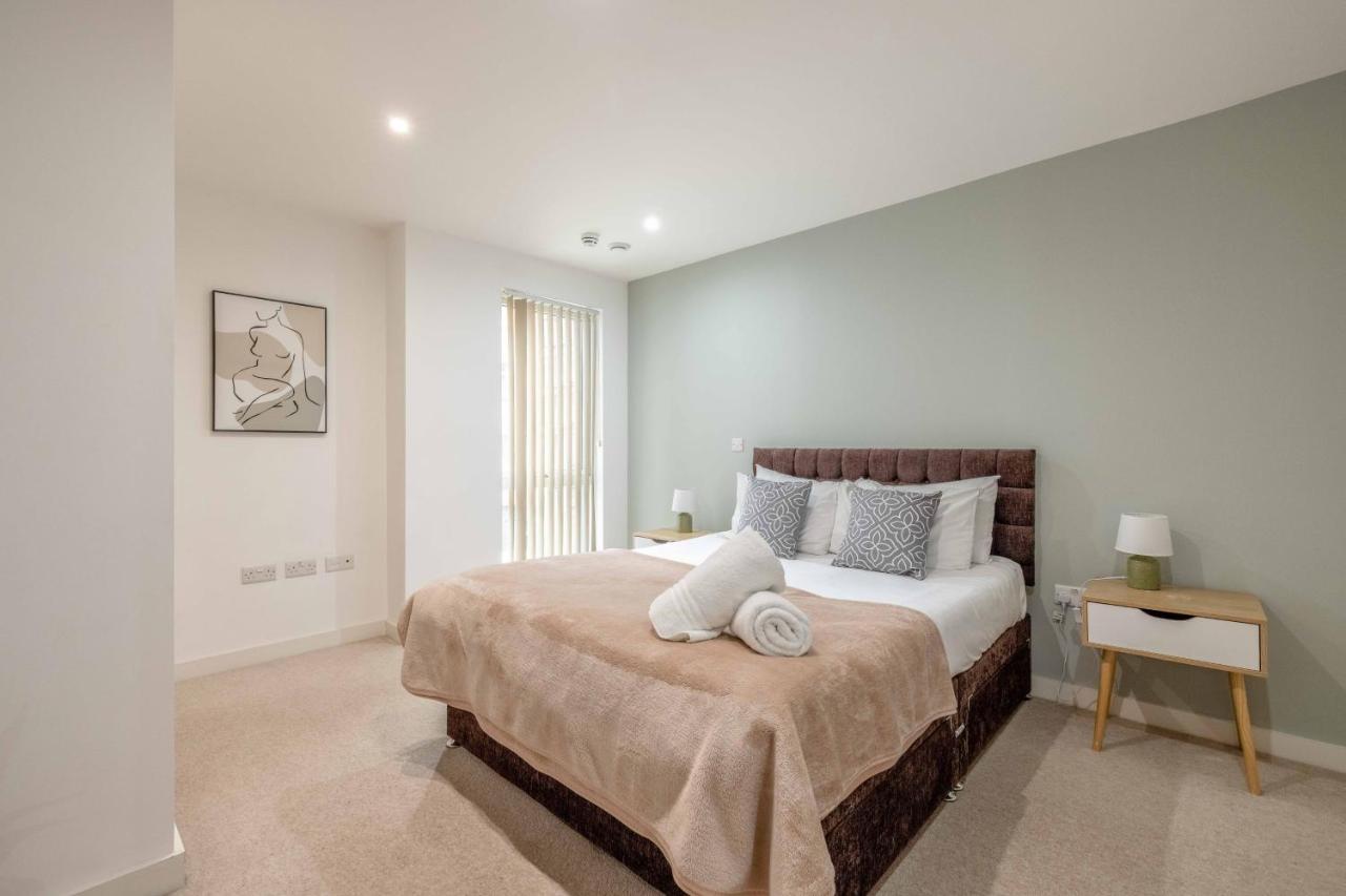 2 Bed At Slough Station & Parking - London In 20 Mins Apartment Ngoại thất bức ảnh
