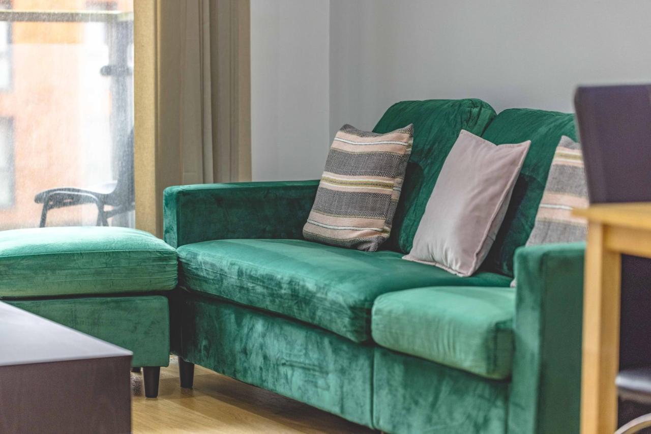 2 Bed At Slough Station & Parking - London In 20 Mins Apartment Ngoại thất bức ảnh