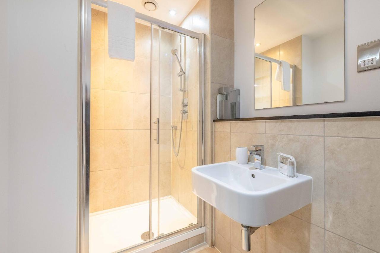 2 Bed At Slough Station & Parking - London In 20 Mins Apartment Ngoại thất bức ảnh