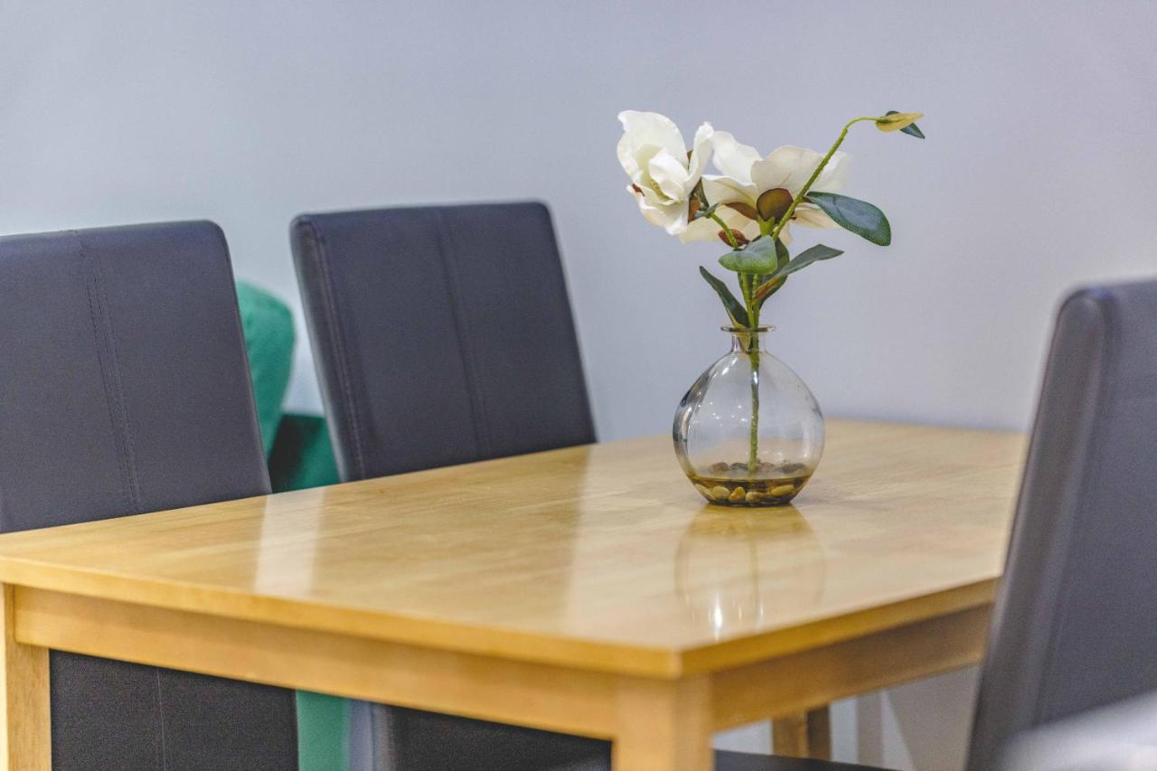 2 Bed At Slough Station & Parking - London In 20 Mins Apartment Ngoại thất bức ảnh